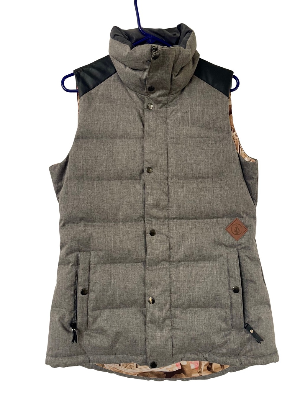 Volcom Gray Quilted Flute Down Puffer Vest with Black Shoulder Panels 600 mm